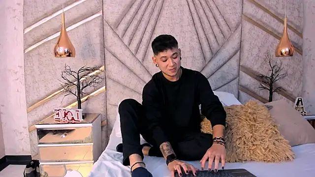 Snapshot of MarkLaurens chatting on 06/28/26, 03:18 MarkLaurens online show from 06/28/26, 03:18