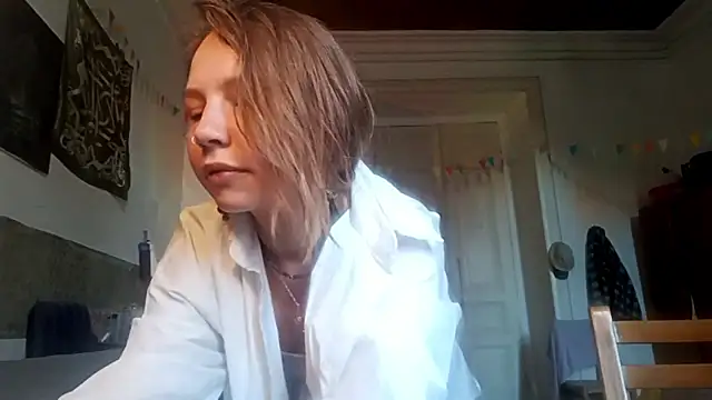 Snapshot of Olivianna chatting on 06/28/26, 04:02 Olivianna online show from 06/28/26, 04:02