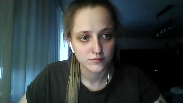 Snapshot of LeaWetGirl chatting on 07/03/26, 04:24 LeaWetGirl online show from 07/03/26, 04:24