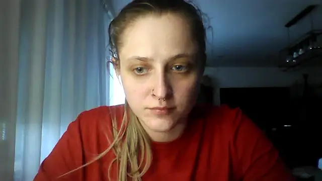 Snapshot of LeaWetGirl chatting on 07/02/26, 04:24 LeaWetGirl online show from 07/02/26, 04:24