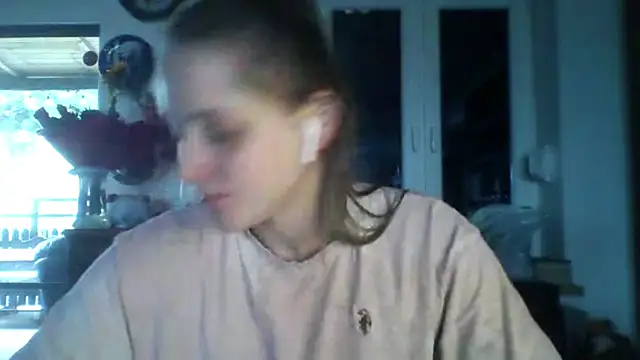 Snapshot of LeaWetGirl chatting on 07/01/26, 04:40 LeaWetGirl online show from 07/01/26, 04:40