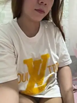 Snapshot of nhungbaby12 chatting on 07/04/26, 08:57 nhungbaby12 online show from 07/04/26, 08:57