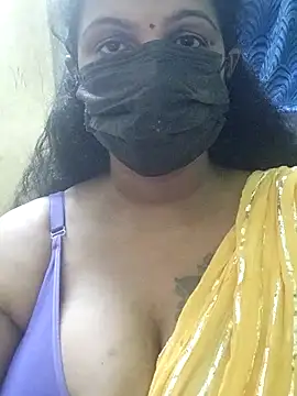 Snapshot of Poojitha-Queen chatting on 06/29/26, 06:29 Poojitha-Queen online show from 06/29/26, 06:29