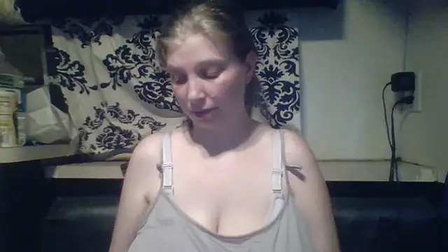 Snapshot of Tits645 chatting on 06/30/26, 01:22 Tits645 online show from 06/30/26, 01:22