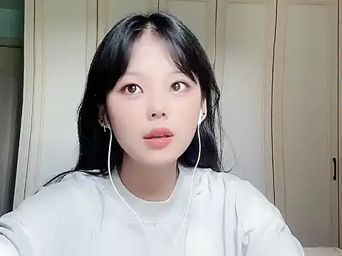 lila82828 online show from 07/08/26, 04:13