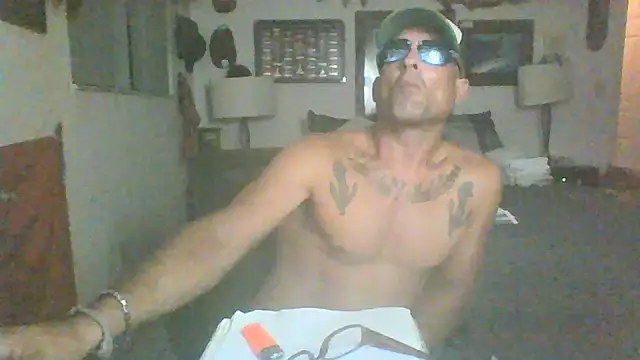 Snapshot of Reelg21 chatting on 07/08/26, 03:30 Reelg21 online show from 07/08/26, 03:30