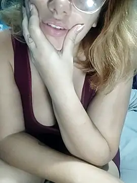 Snapshot of dvanne chatting on 07/04/26, 02:18 dvanne online show from 07/04/26, 02:18