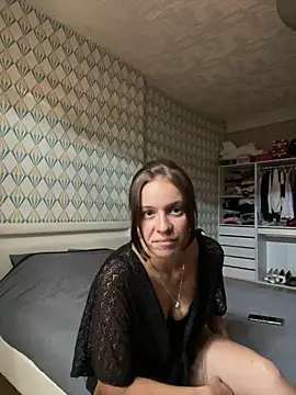 Snapshot of Eleaoff chatting on 07/14/26, 01:17 Eleaoff online show from 07/14/26, 01:17