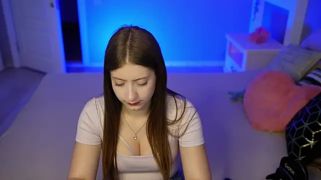 Snapshot of emilyyboo chatting on 07/06/26, 02:35 emilyyboo online show from 07/06/26, 02:35