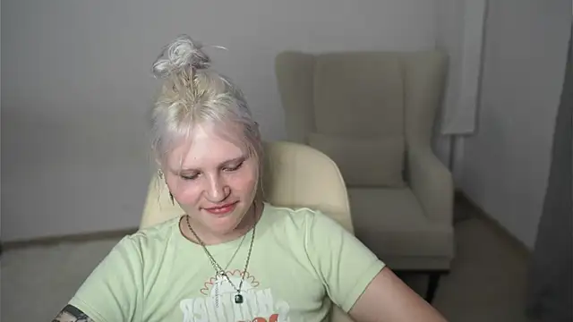 EstherFilteau online show from 07/03/26, 11:50