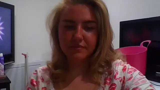 Snapshot of MaddyCherryX chatting on 07/04/26, 09:30 MaddyCherryX online show from 07/04/26, 09:30
