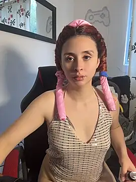 Snapshot of Sophiia_Luxx chatting on 07/07/26, 07:28 Sophiia Luxx online show from 07/07/26, 07:28