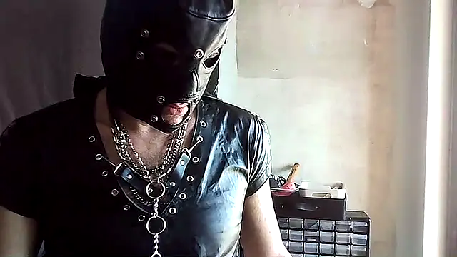 Snapshot of mikey-s-cort chatting on 07/04/26, 01:26 mikey-s-cort online show from 07/04/26, 01:26