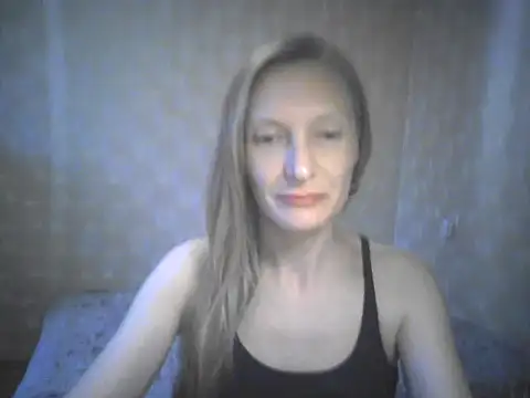 Snapshot of LunaBelle2 chatting on 07/15/26, 06:15 LunaBelle2 online show from 07/15/26, 06:15