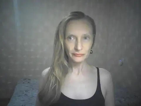 Snapshot of LunaBelle2 chatting on 07/11/26, 06:52 LunaBelle2 online show from 07/11/26, 06:52