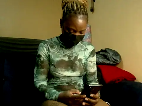 Snapshot of sexybaddie27 chatting on 07/09/26, 05:34 sexybaddie27 online show from 07/09/26, 05:34