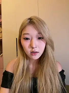 liyiyi- online show from 07/06/26, 10:55