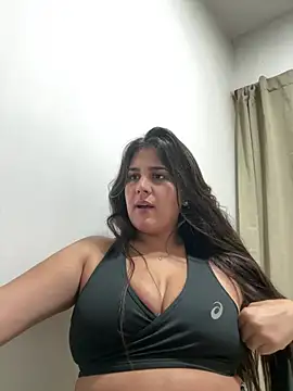 Snapshot of Nellaluxe chatting on 07/17/26, 07:38 Nellaluxe online show from 07/17/26, 07:38