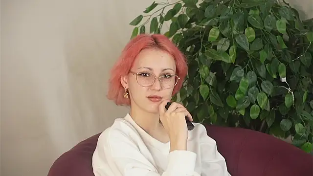 ErmelindaRottner online show from 07/08/26, 07:42