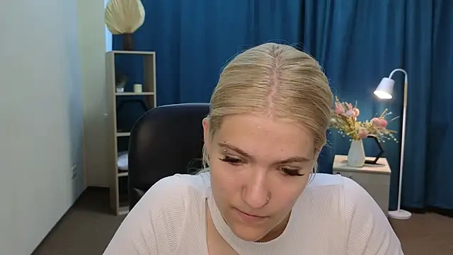 Snapshot of CammyYoula chatting on 07/10/26, 04:01 CammyYoula online show from 07/10/26, 04:01