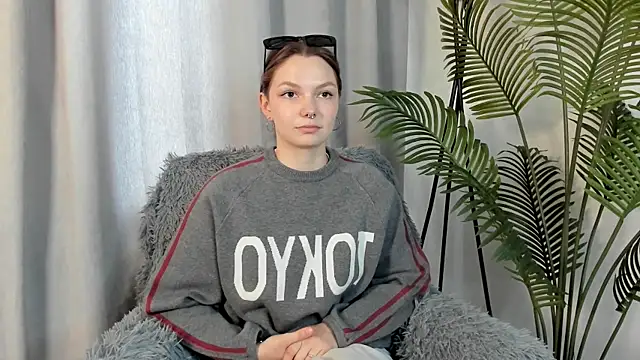 EmilieFerullo online show from 07/09/26, 07:31