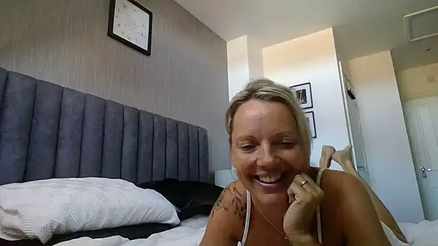 Snapshot of SexpotPolly chatting on 07/11/26, 08:47 SexpotPolly online show from 07/11/26, 08:47