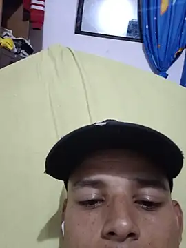 Snapshot of davidflz95 chatting on 07/14/26, 02:16 davidflz95 online show from 07/14/26, 02:16