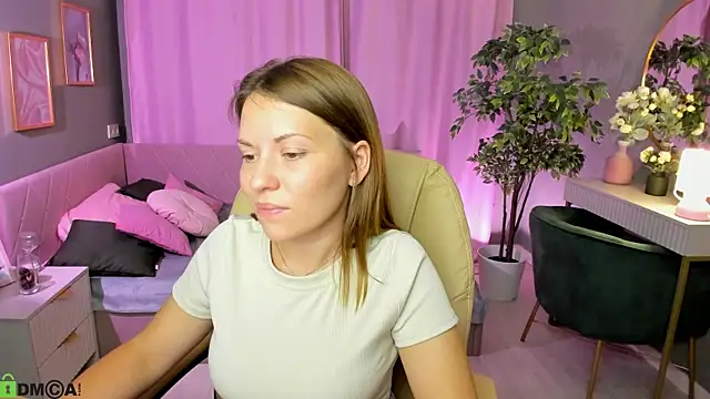 Kira Miragee online show from 07/14/26, 04:17