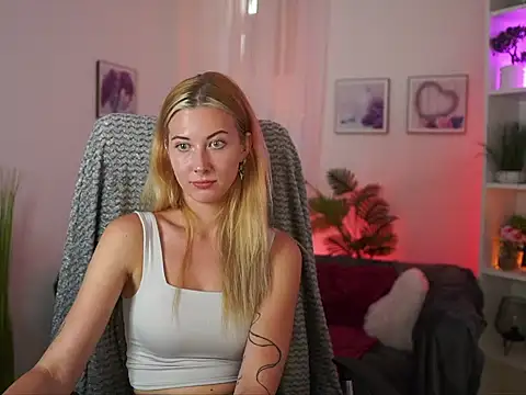 EmilySwann  online show from 07/08/26, 01:45