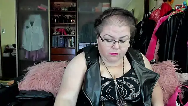 KaryQueen online show from 02/13/25, 04:11