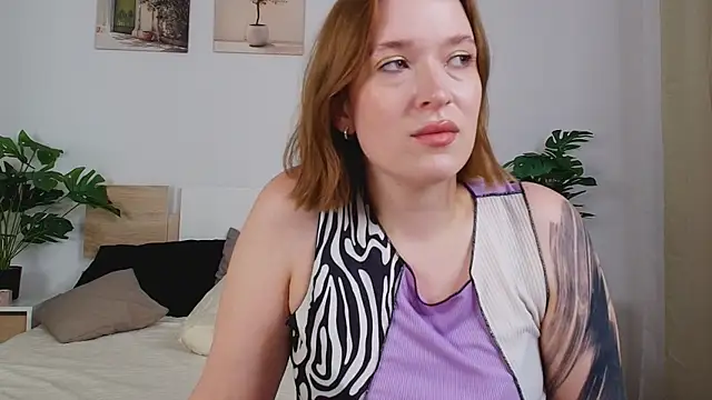 Snapshot of Tia_shy chatting on 07/18/26, 01:20 Tia shy online show from 07/18/26, 01:20
