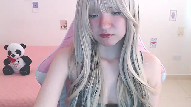 Snapshot of SweetSkyy_1 chatting on 07/16/26, 11:02 SweetSkyy 1 online show from 07/16/26, 11:02