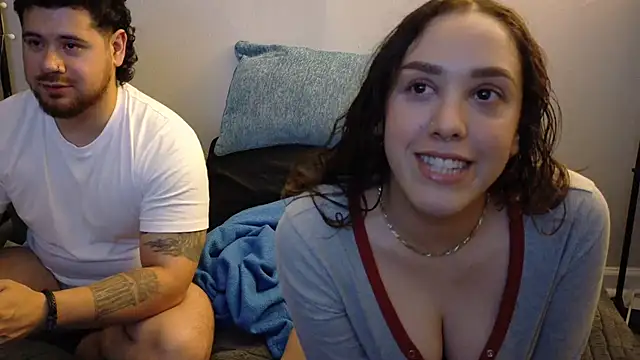 Snapshot of cutiecouple9396 chatting on 07/27/26, 01:23 cutiecouple9396 online show from 07/27/26, 01:23