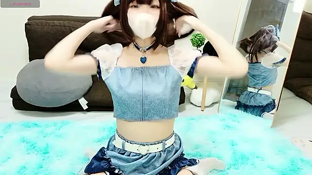 Snapshot of Shuka-chan chatting on 07/18/26, 10:35 Shuka-chan online show from 07/18/26, 10:35