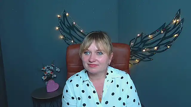 KiraSmiling online show from 07/13/26, 03:22