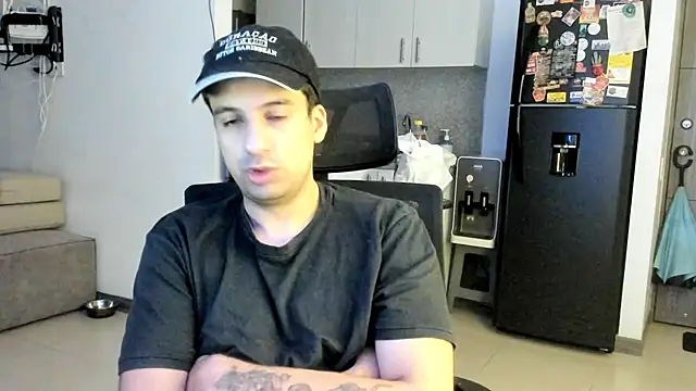 Snapshot of iammateo99 chatting on 07/21/26, 04:14 iammateo99 online show from 07/21/26, 04:14