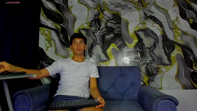 Snapshot of efrain_boy chatting on 07/12/26, 05:52 efrain boy online show from 07/12/26, 05:52
