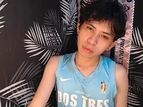 Snapshot of UrasianFemboy chatting on 07/17/26, 03:04 UrasianFemboy online show from 07/17/26, 03:04