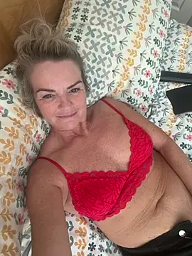 Holly-BlondeMILF44 online show from 07/16/26, 02:58