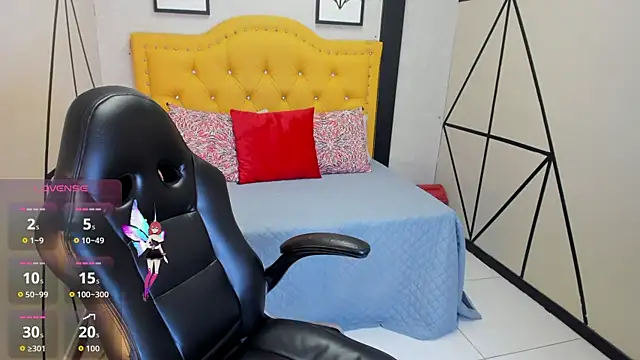 Ashly Saenz  online show from 07/16/26, 05:10
