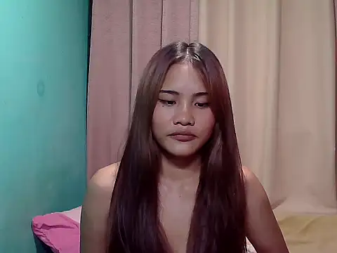 Snapshot of morenapinay_beauty chatting on 07/15/26, 12:01 morenapinay beauty online show from 07/15/26, 12:01