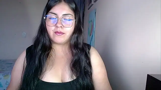 Alejaa 33 online show from 07/14/26, 12:44