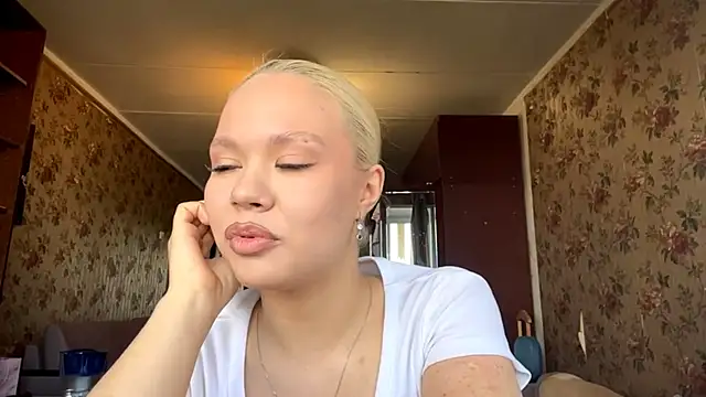Snapshot of PeggieGrosjean chatting on 07/15/26, 11:06 PeggieGrosjean online show from 07/15/26, 11:06