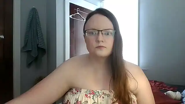 Snapshot of sylviexxxfun2 chatting on 07/16/26, 05:43 sylviexxxfun2 online show from 07/16/26, 05:43