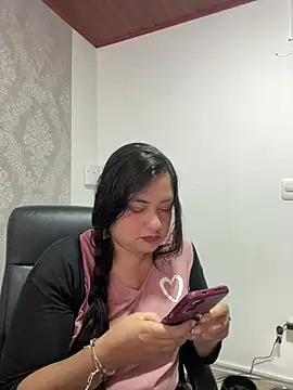 Snapshot of Antonella_Bernal chatting on 07/15/26, 02:13 Antonella Bernal online show from 07/15/26, 02:13