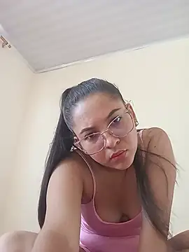 Snapshot of Roxxana2026 chatting on 07/15/26, 06:04 Roxxana2026 online show from 07/15/26, 06:04