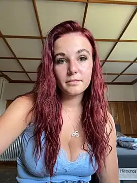 Snapshot of Nina-Sophie chatting on 07/17/26, 02:36 Nina-Sophie online show from 07/17/26, 02:36