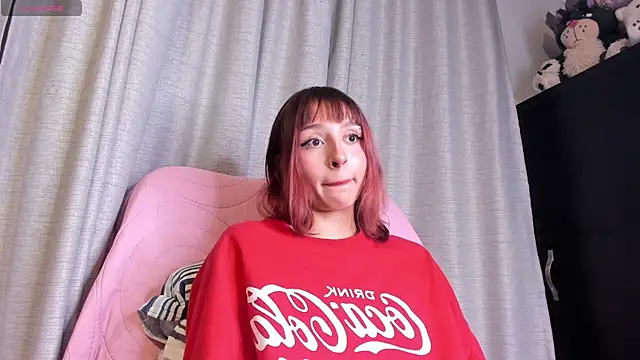 Snapshot of dafnne___ chatting on 07/17/26, 01:36 dafnne online show from 07/17/26, 01:36
