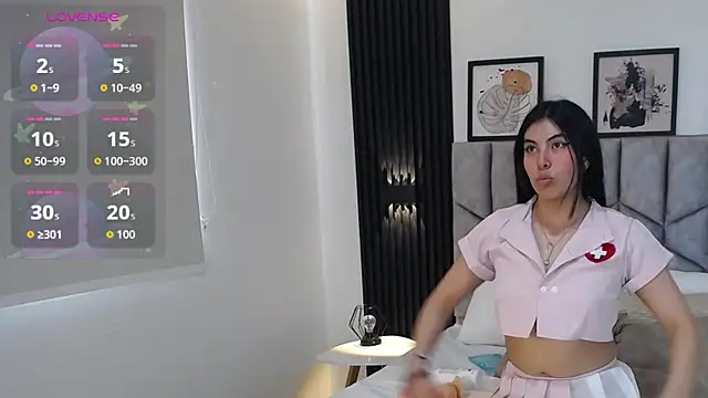 Snapshot of Bella_Cute_01 chatting on 07/17/26, 09:34 Bella Cute 01 online show from 07/17/26, 09:34