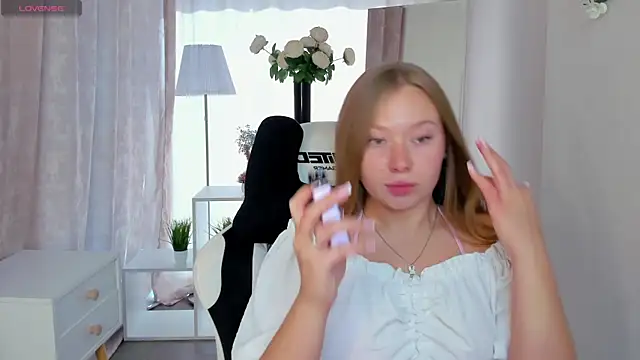 Snapshot of Coraline_Clark chatting on 07/20/26, 10:00 Coraline Clark online show from 07/20/26, 10:00